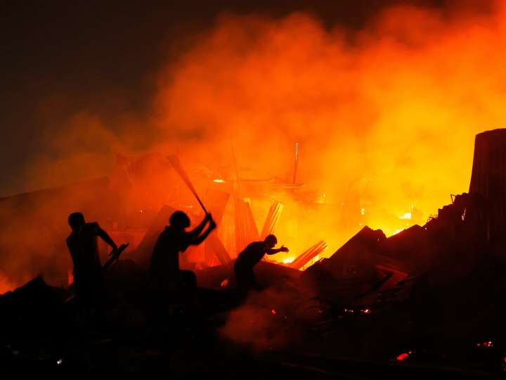 Thousands left homeless by fire in Bangladesh shantytown in Dhaka