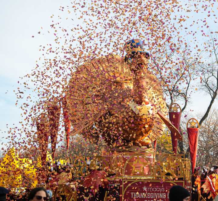 SEE IT! Thousands gather to watch 99th annual Macy’s Thanksgiving Day Parade