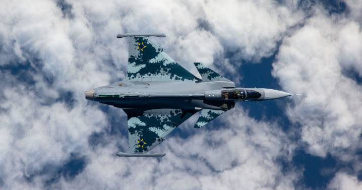 Colombia firma un contrato con la compañía sueca Saab para comprarle 17 cazas Gripen