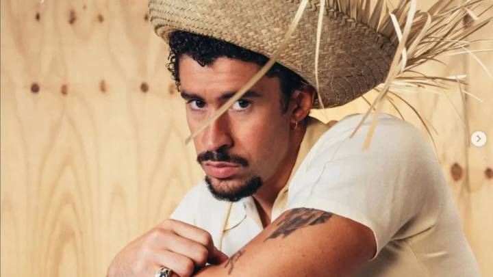 Bad Bunny hace historia con nominaciones en las tres categorías top de los Latin Grammy 2025