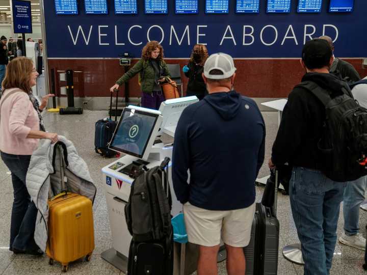 Estados Unidos cancelará 4 mil vuelos si no termina el shutdown del gobierno federal: qué aeropuertos reducirán el tráfico desde el 7 de noviembre