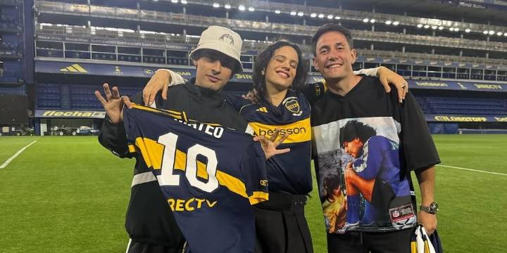El álbum de fotos de Rosalía en Buenos Aires: del atardecer en el Obelisco a la visita a La Bombonera con Trueno y Momo