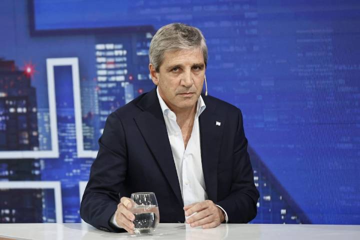 Tras el artículo de WSJ. Caputo se refirió a un auxilio financiero de bancos estadounidenses y desestimó las nuevas revelaciones