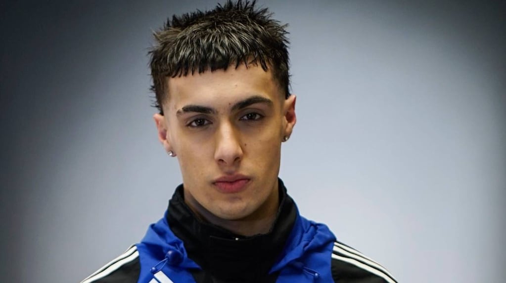 Tobika vuelve a sorprender con su folclore urbano: así suena “Chika Hippie”, una historia de amor barrial