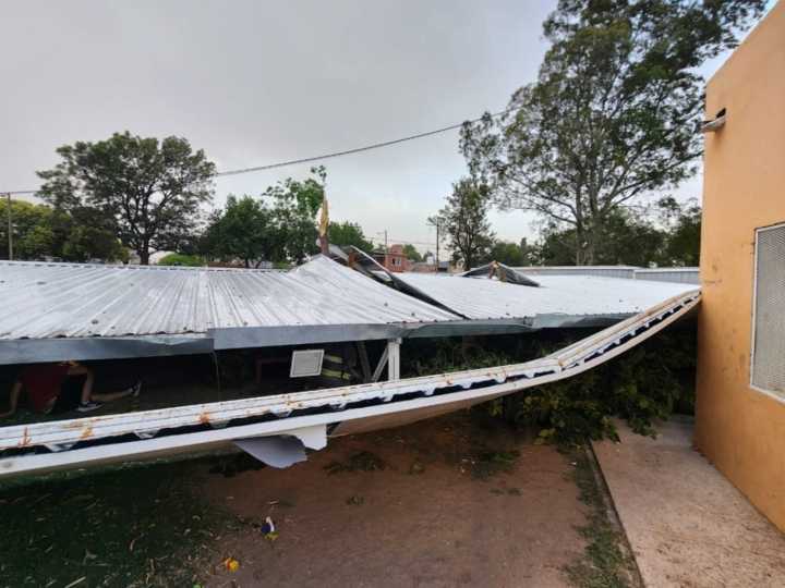 Diluvio y granizo en Córdoba: dos nenas resultaron heridas por el derrumbe del techo de un polideportivo