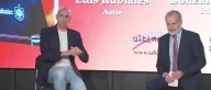 Luis Rubiales es atacado con huevos por su tío durante la presentación de su libro en Madrid