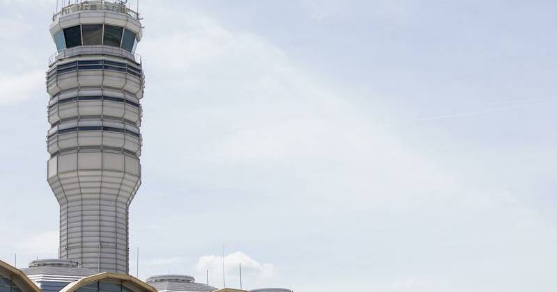 Man shot, killed after wielding a knife at US airport