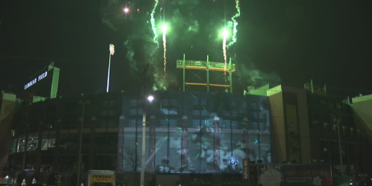 Lambeau Field brings back the Winter Jubilee Light Show