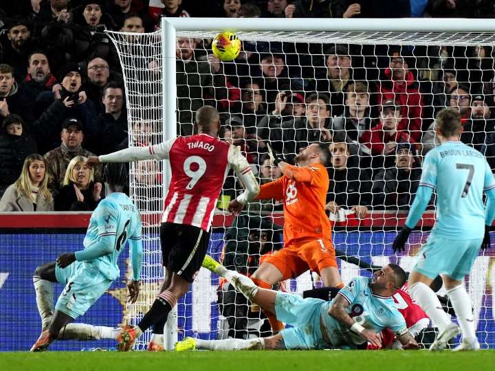 Igor Thiago brace earns Brentford win over Burnley after late drama