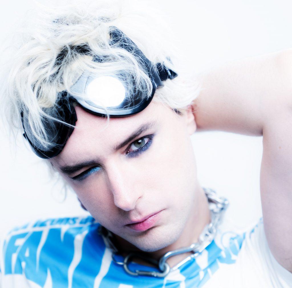 Benito Cerati presenta “En el Ciber junto” a Tomates en Verano, Bosque Distópico y Este Verano No Fui a la Playa