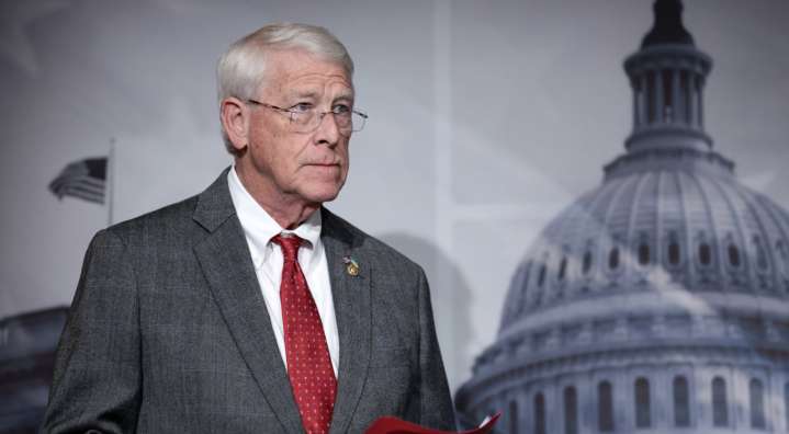 Influyente senador republicano lanza investigación sobre secretario de Guerra