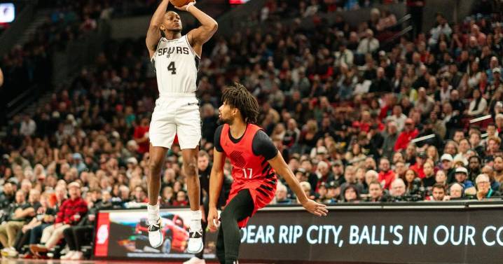 Fox scores 37 points to lead Spurs past Trail Blazers 115