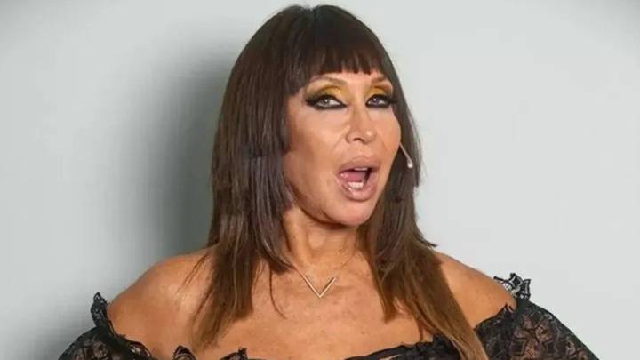 Moria Casán salió del teatro con un look para celebrar la Marcha del Orgullo