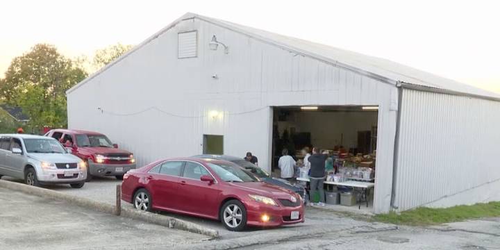 Branson, Mo., thrift shop distributes meal kits amid SNAP funding gap