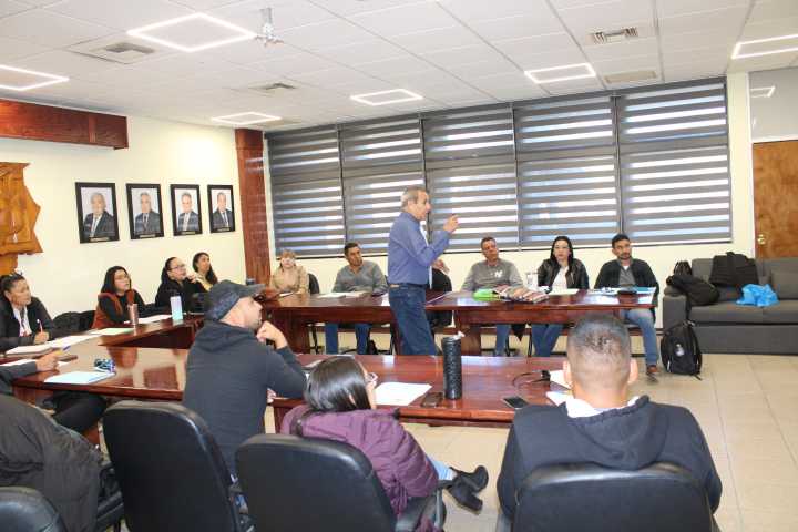 Imparten taller sobre evaluación diagnóstica a docentes de Educación Física en la Zona Norte