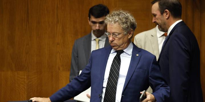 Venezuela War Powers Bill Fails to Attract MAGA Support