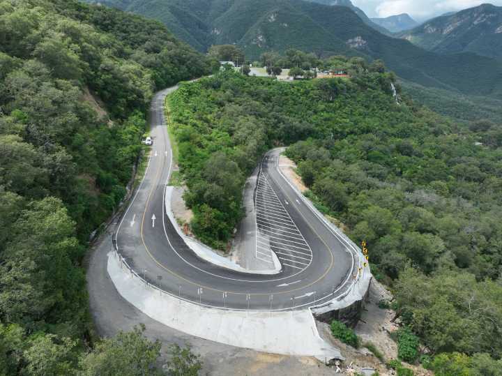 Rehabilitan curva horizontal al acceso al Chorrito