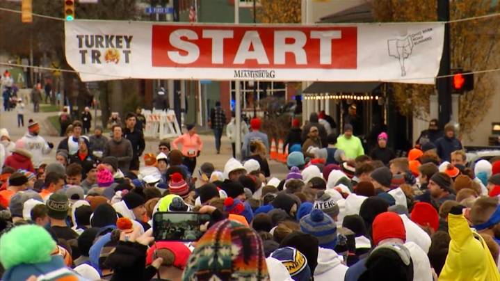 Turkey trots abound on Thanksgiving Day