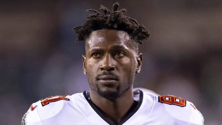 Antonio Brown se declara inocente de cargo de intento de homicidio