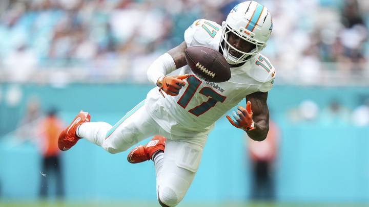 Dolphins listening to trade offers on Jaylen Waddle