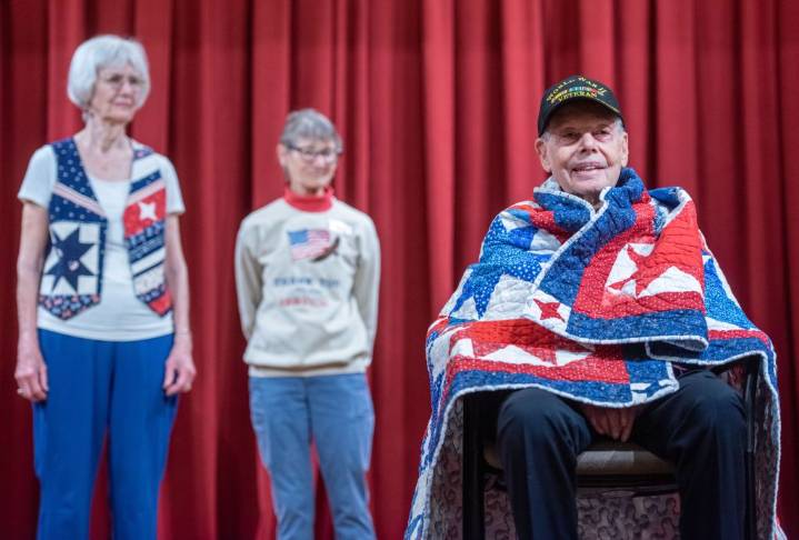 Volunteers fabric quilts out of gratitude for veterans’ service