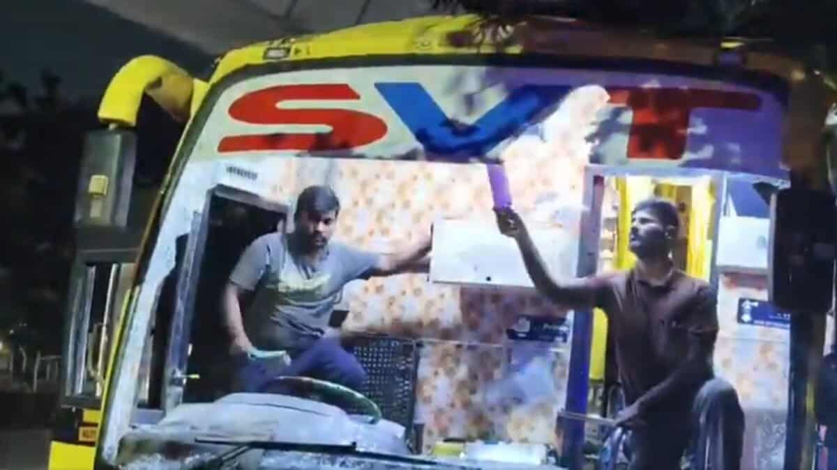 Hyderabad: Private bus attacked by miscreants in Chaitanyapuri