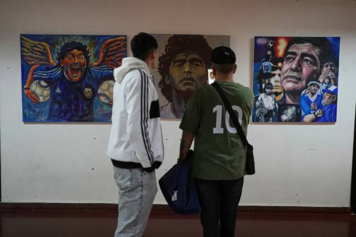 Universidad de Argentina abre sus aulas para estudiar a Maradona