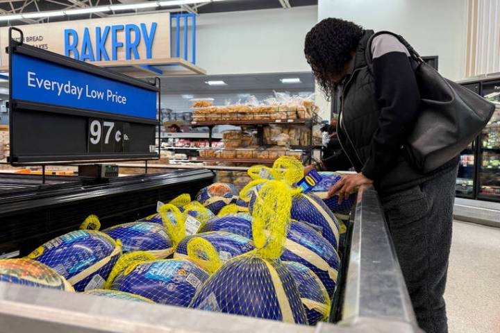 US shoppers find Thanksgiving relief on turkey, but feel the pinch on pricier side dishes