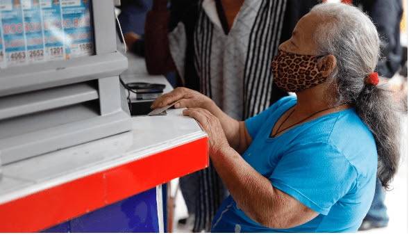 Todo anciano y anciana mayor de 80 años recibirá una pensión, anunció presidente Petro