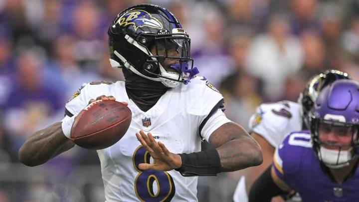 Lamar Jackson injury updates: Ravens quarterback misses practice with knee issue