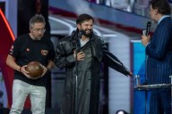 “Que se siga reciclando para generar más apoyo”: Presidente Boric valoró su donación de la gabardina de Emmanuel en la Teletón 2025