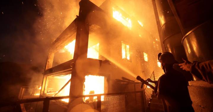 LAPD report says confusion, miscommunication hampered Palisades fire response