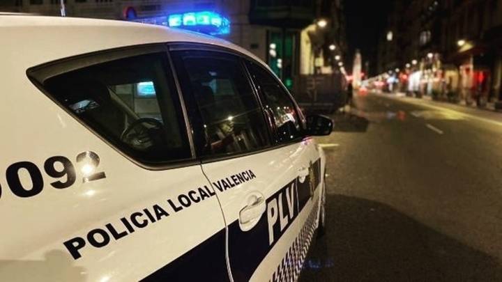Un accidente deja en València un motorista muerto y dos heridos leves que iban en patinete