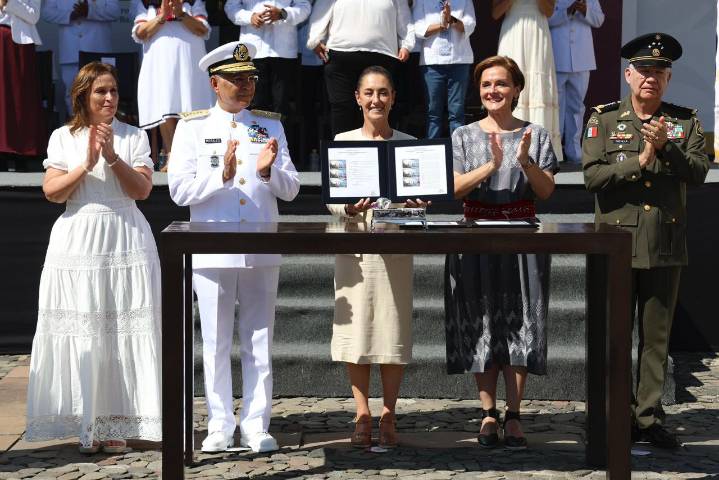 A 200 años de la independencia en la mar, celebramos y convocamos a la constante defensa de nuestra independencia y soberanía: presidenta Claudia Sheinbaum.
