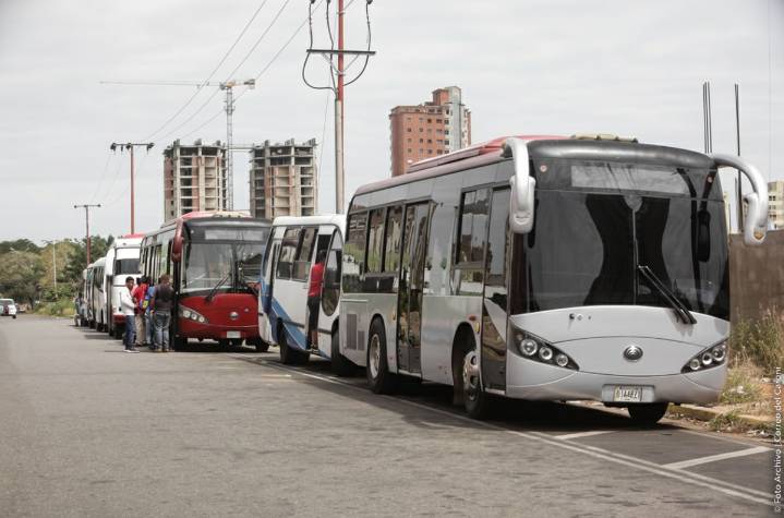 Se agudiza crisis de transporte público: Choferes sin recursos y usuarios sin movilidad