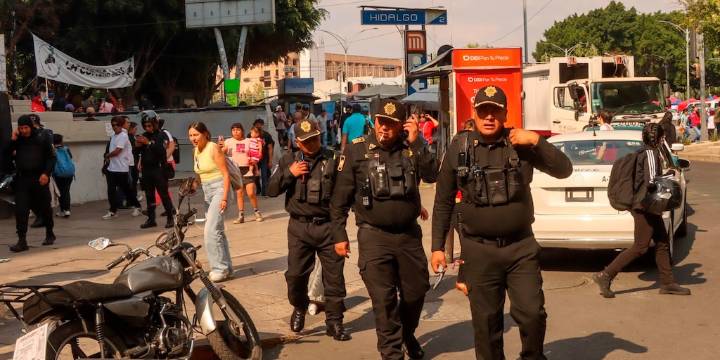 SSC detiene a tres personas por robar 500 mil pesos de mercancía de una tienda de ropa en la CDMX