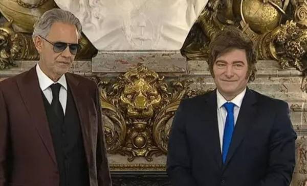 Milei se hizo viral tras un incómodo momento con Andrea Bocelli