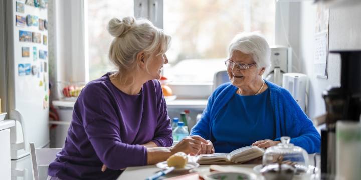 Cómo reinventan los países más avanzados la rehabilitación para adultos mayores