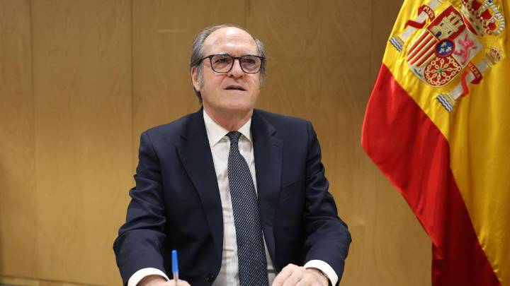 El Defensor del Pueblo urge a Catalunya a informar sobre cómo garantiza el aprendizaje del castellano en las aulas