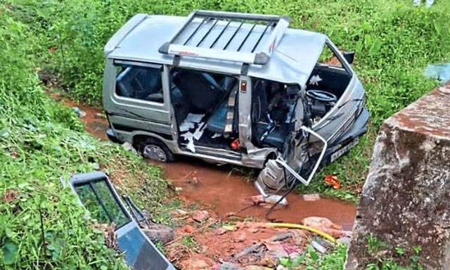 Batwal: Omni car overturns into ditch after driver loses control; driver critically injured