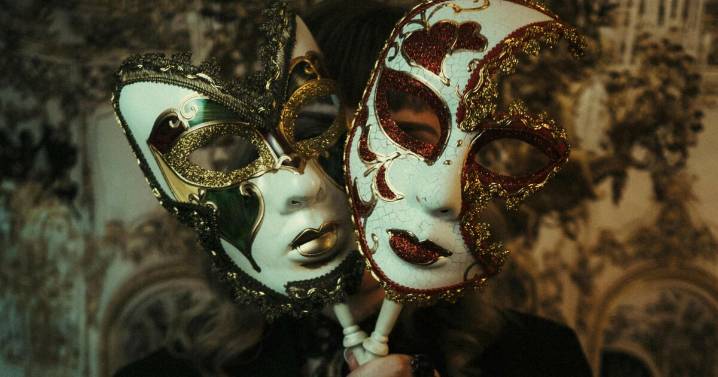 Identify The 27 Missing Characters In These Famous Scenes To Claim The Title Of Movie Buff