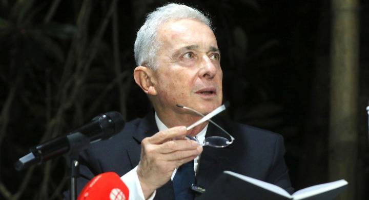 Honor militar: Uribe propuso ley de amnistía para los militares en la toma del Palacio de Justicia