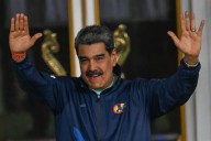 'Venezuela quiere paz', dice Maduro con estudiantes