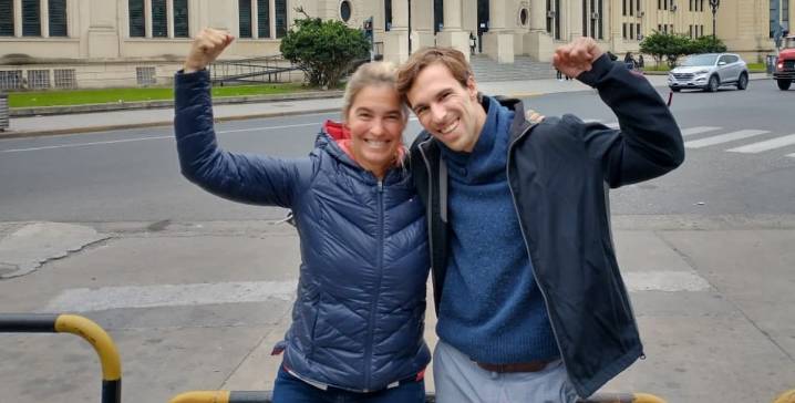 Tiene parálisis cerebral. Sufrió 3 paros cardíacos, pero se recibió de médico: “El día que me entregaron el título fue inolvidable”