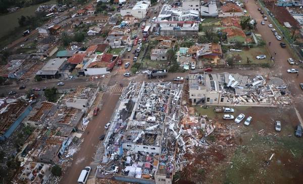 Brasil: impactantes imágenes del tornado que destruyó una ciudad