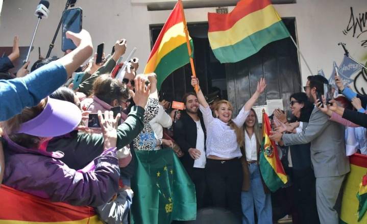 Ex presidenta de Bolivia Jeanine Áñez salió de la cárcel