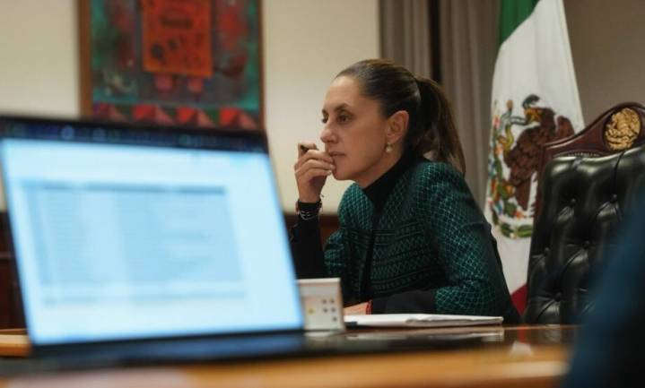 Claudia Sheinbaum supervisa avances en apoyos y reconstrucción por lluvias.