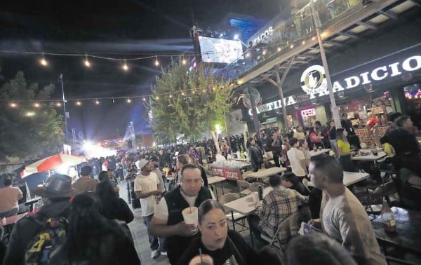 Se llena la Juárez de música y baile