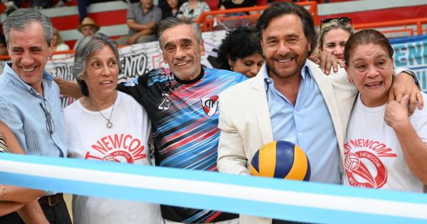 Sáenz inauguró el nuevo piso flotante del Complejo Deportivo "Pablo y Vicente Burgos" en Metán