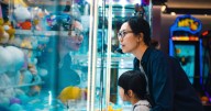Child figures out how to win on claw machine every single time but there's huge problem